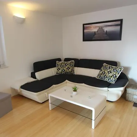 Apartment Lily Malinska